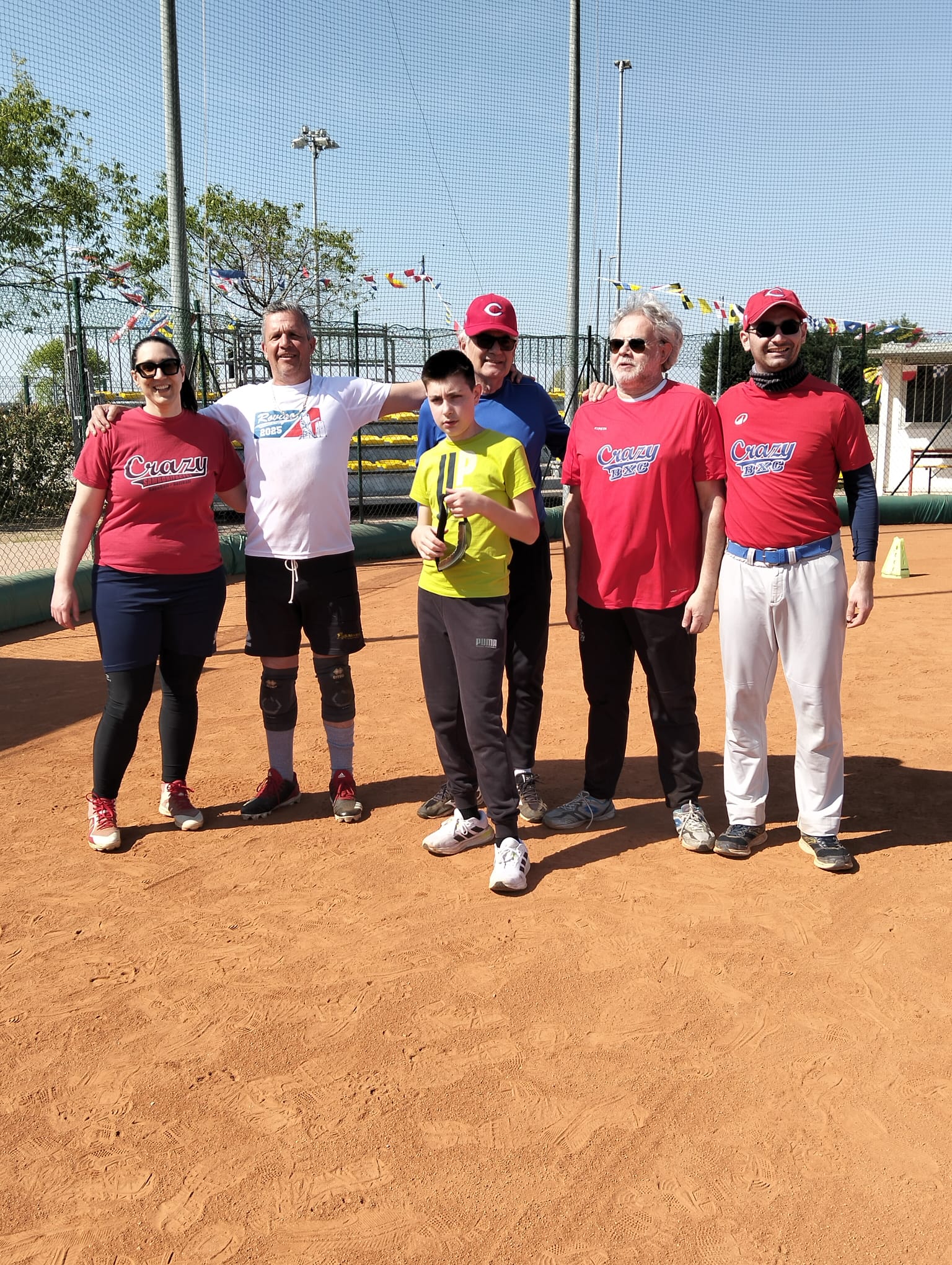 Gruppo di partecipanti al progetto baseball inclusivo Crazy Sambonifacese sul campo