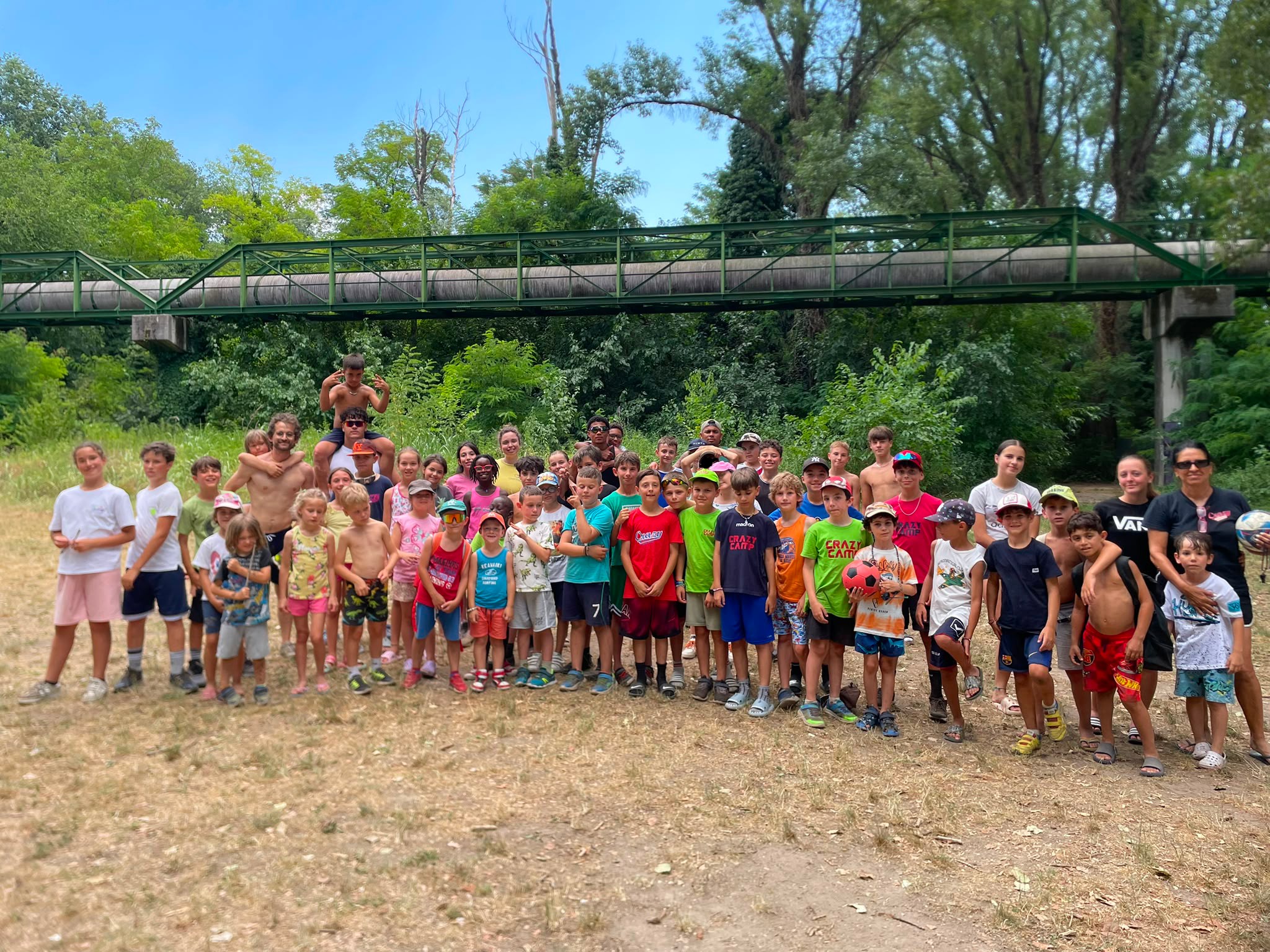 I ragazzi del Crazy Camp 2026 durante il rafting sull'Adige con Adige Rafting Verona