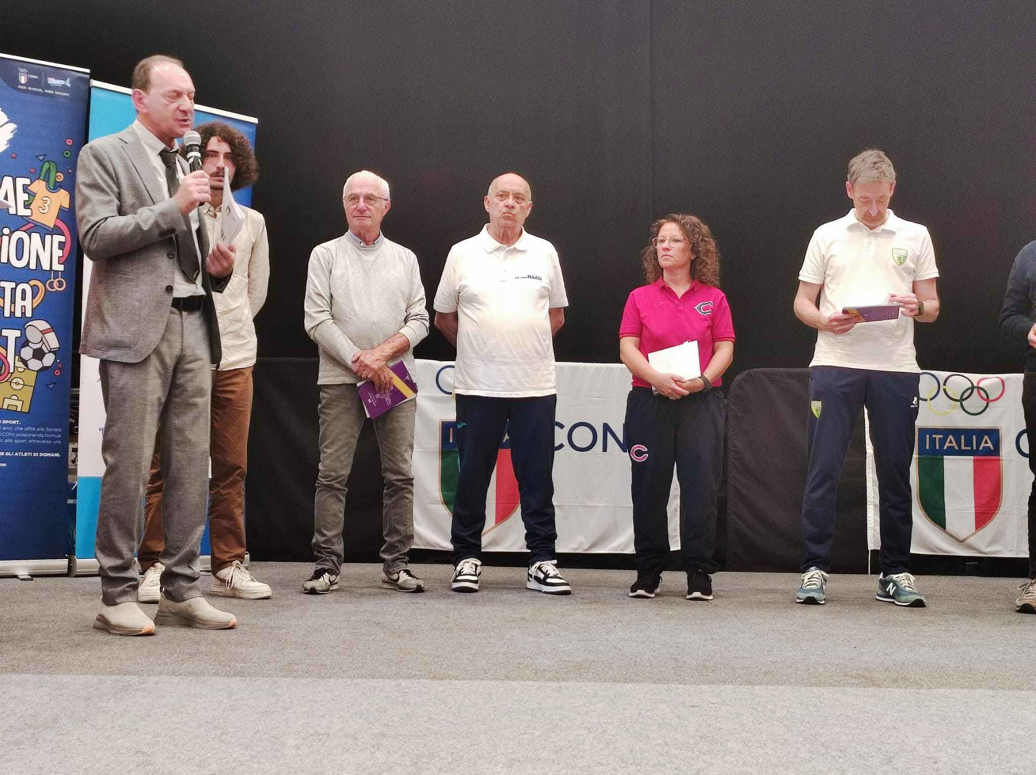 I rappresentanti delle società premiate per il progetto Centro CONI al CONI Verona in Festa 2026 ad Arbizzano