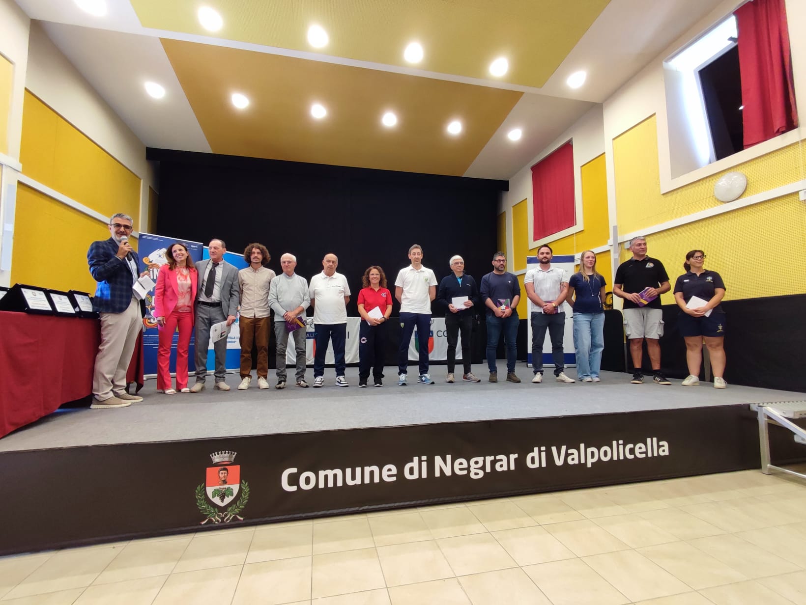 I rappresentanti delle associazioni premiate per il progetto Centro CONI 2026 sul palco del CONI Verona in Festa